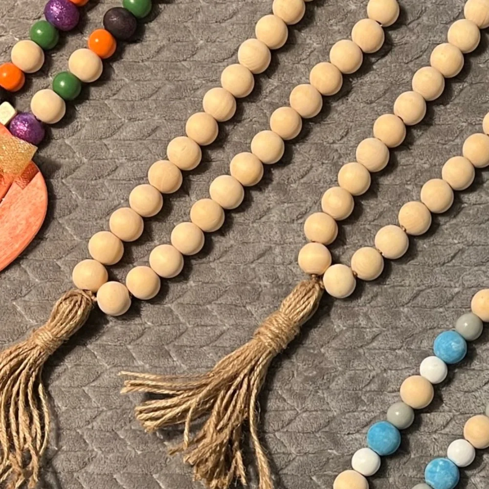 Wooden bead decor - Picture 1 of 2
